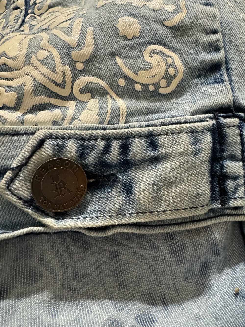 Reason Light Blue Wash Paisley Allover Print Denim Trucker Jacket Coat Sz Large - Picture 12 of 14